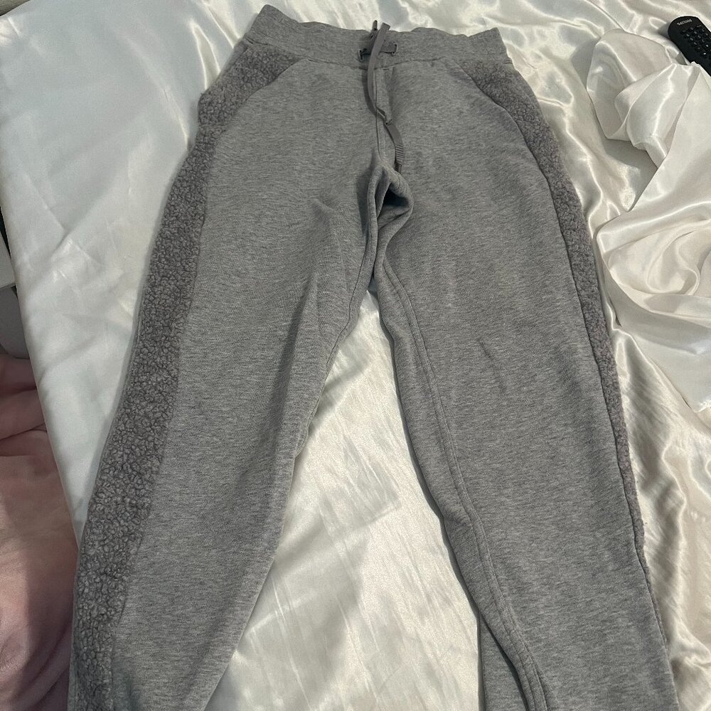 Lulu Sweats